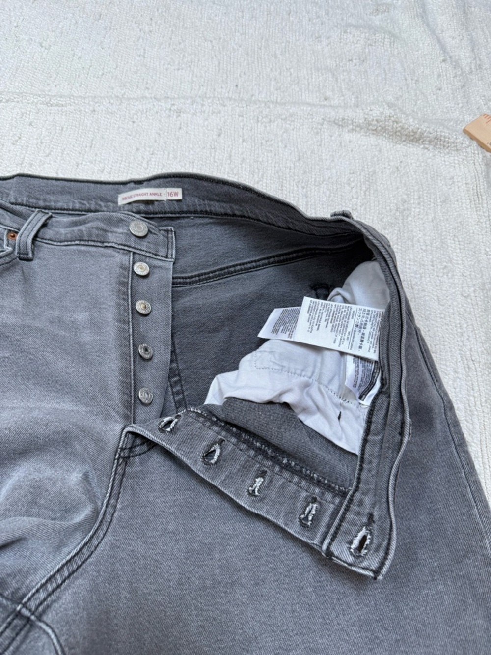 $98 Levi’s Ribcage Straight Leg Ankle Jeans Grey Size 16W - Picture 6 of 13